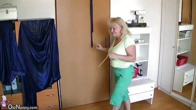Young sex amateur cuisine Porn Star In Short Skirt Seduces Guy To Fuck