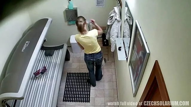 Busty young porn model dragged her boyfriend into the bath and fucked him cool there porno dans une cuisine