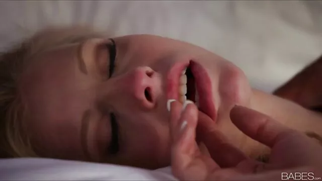A young blonde fucks with her lover in all hot xnxx en cuisine holes