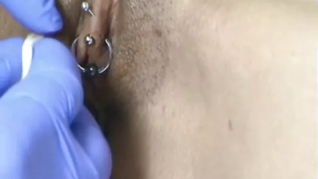 Gorgeous pussy of a mature busty woman is youporn cuisine worthy of fucking with a vibrator