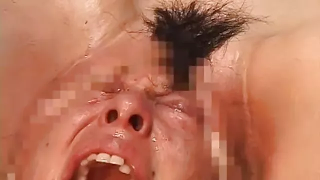 Young porn dans la cuisine slut shamelessly offered sex to a mature neighbor