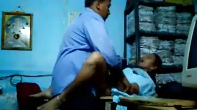 Fragile Asian porn model gets cuisinière porno her butt pulled on fat cock with tight anal