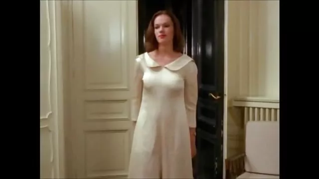 A cuisinier porno young bitch in stockings sucks a guy's dick and lets him into her pussy and ass