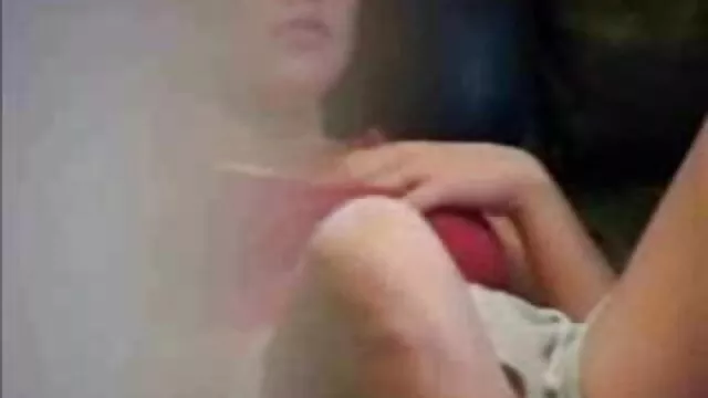 Mature housewife lustfully undresses and stretches dans la cuisine porno her vagina with her fingers