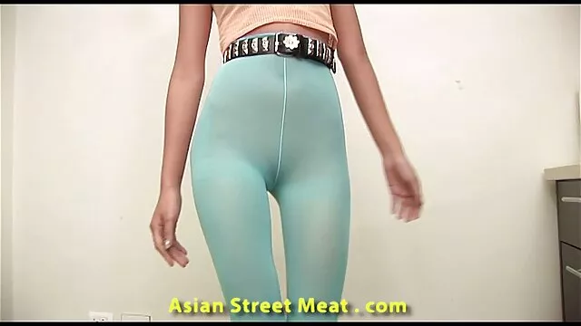 Muscular mature lady's pussy only cums from hard fucking cuisin porn with a vibrator