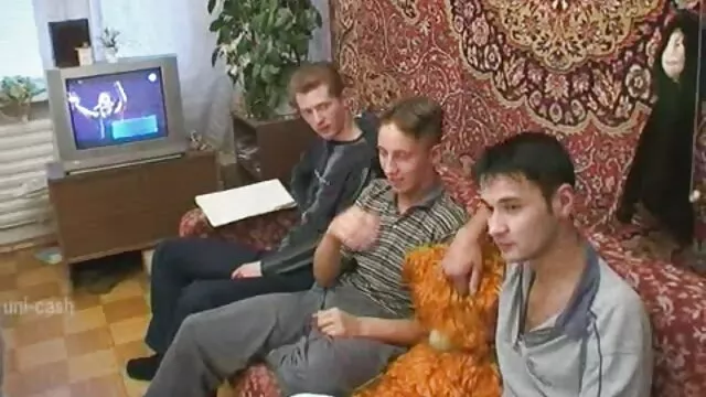 Mature Asian paints an erotic picture with her fingers video sexe cuisine on her pussy