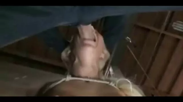 Risky young bitch loves xnxx a la cuisine to fuck her boyfriend in public places