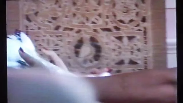 Bad lesbian in bikini porno de cuisine plays with her clothed mistress vagina