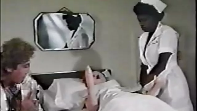 Female porn agent testing porno dans la cuisine candidate