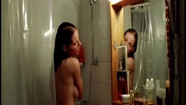 Two French lesbians take a warm bath porno de cuisine together