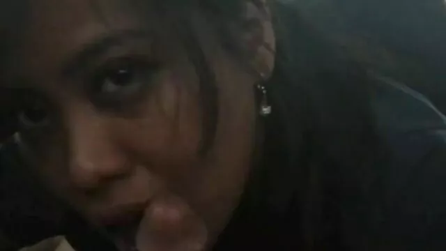 A cuisinière porno thin brunette clearly knows how to suck and ride an ass on a dick
